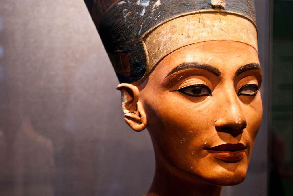 The Mysterious Egyptian Queen Nefertiti In Tuts Tomb B Change