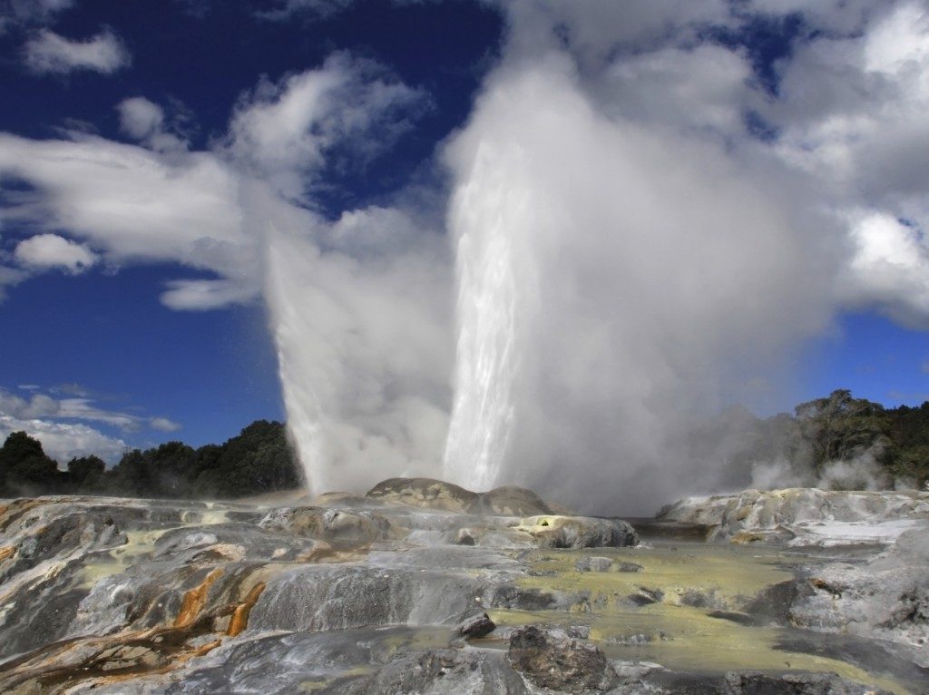 Take a bath in pools of Sulphur water in Rotorua. Image Source: goista.com